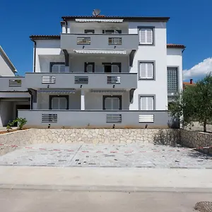 https://apartments-lacic.primorje-gorskikotar.com